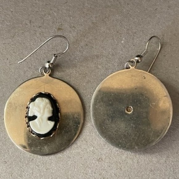 Carved Cameos Set on Black Stone Scalloped Framed on Gold Medallion Hook Earring - Picture 7 of 7